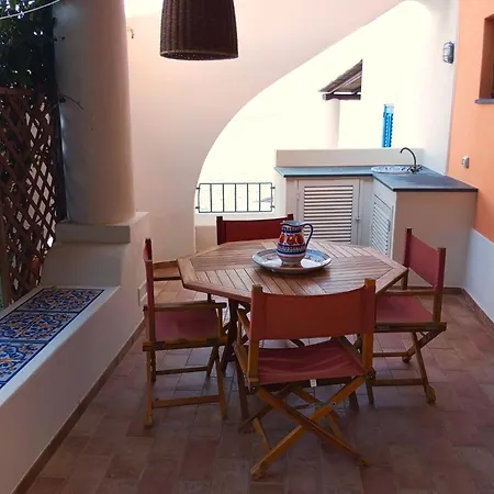 Ericussa, Sulla Con Vista Mare *