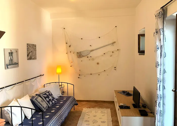 Ericùssa, Sulla Con Vista Mare Acquacalda